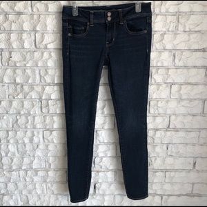 🌸 American Eagle Skinny Jeans - Size 6 🌸